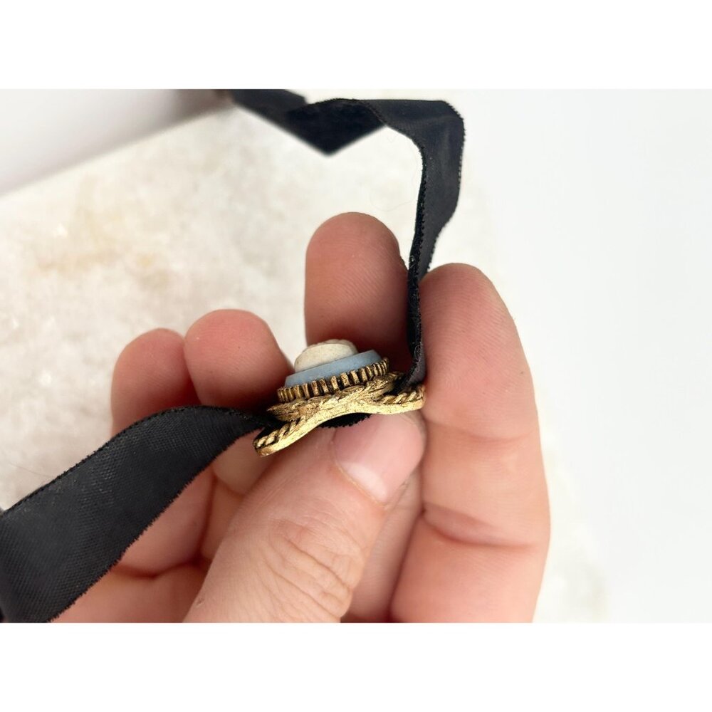 Victorian Style Velour Choker w/ Cameo Blue, Gold & White Toned Necklace - Picture 8 of 9